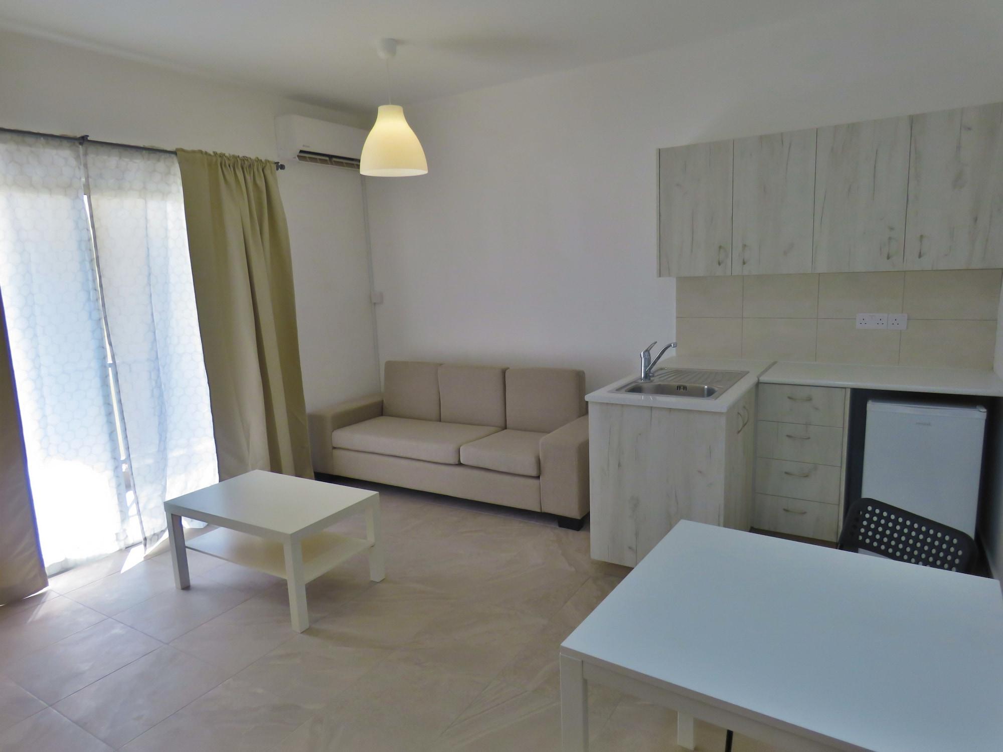 Polyxeni Hotel Apartments Limassol Exterior photo