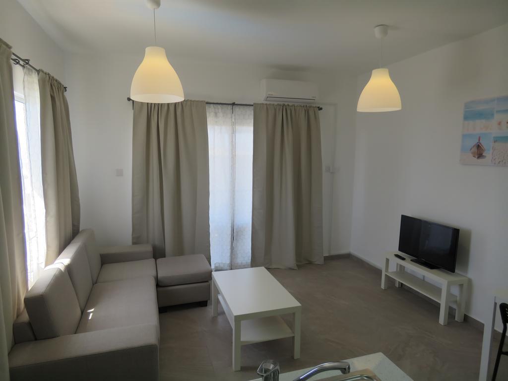 Polyxeni Hotel Apartments Limassol Exterior photo
