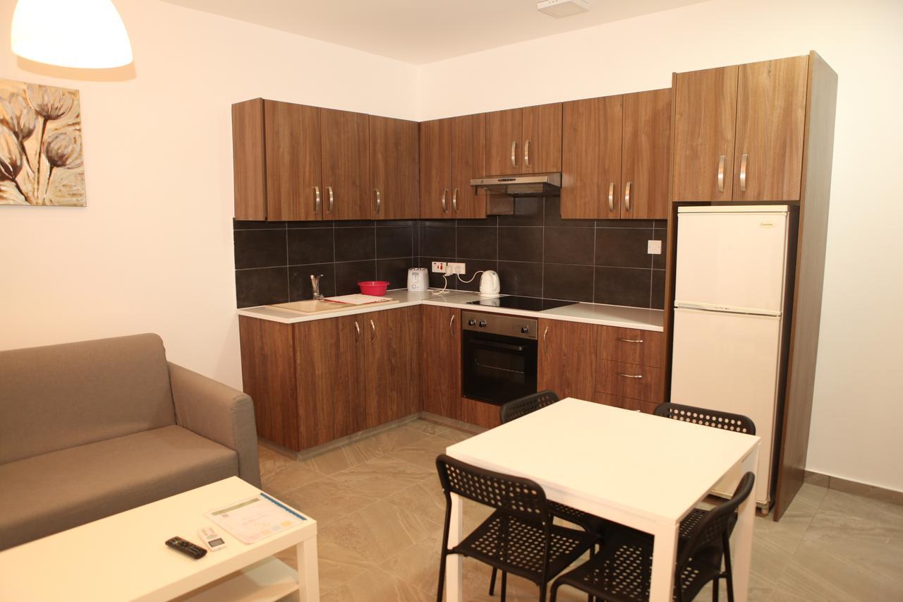 Polyxeni Hotel Apartments Limassol Exterior photo