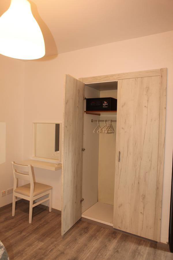 Polyxeni Hotel Apartments Limassol Exterior photo