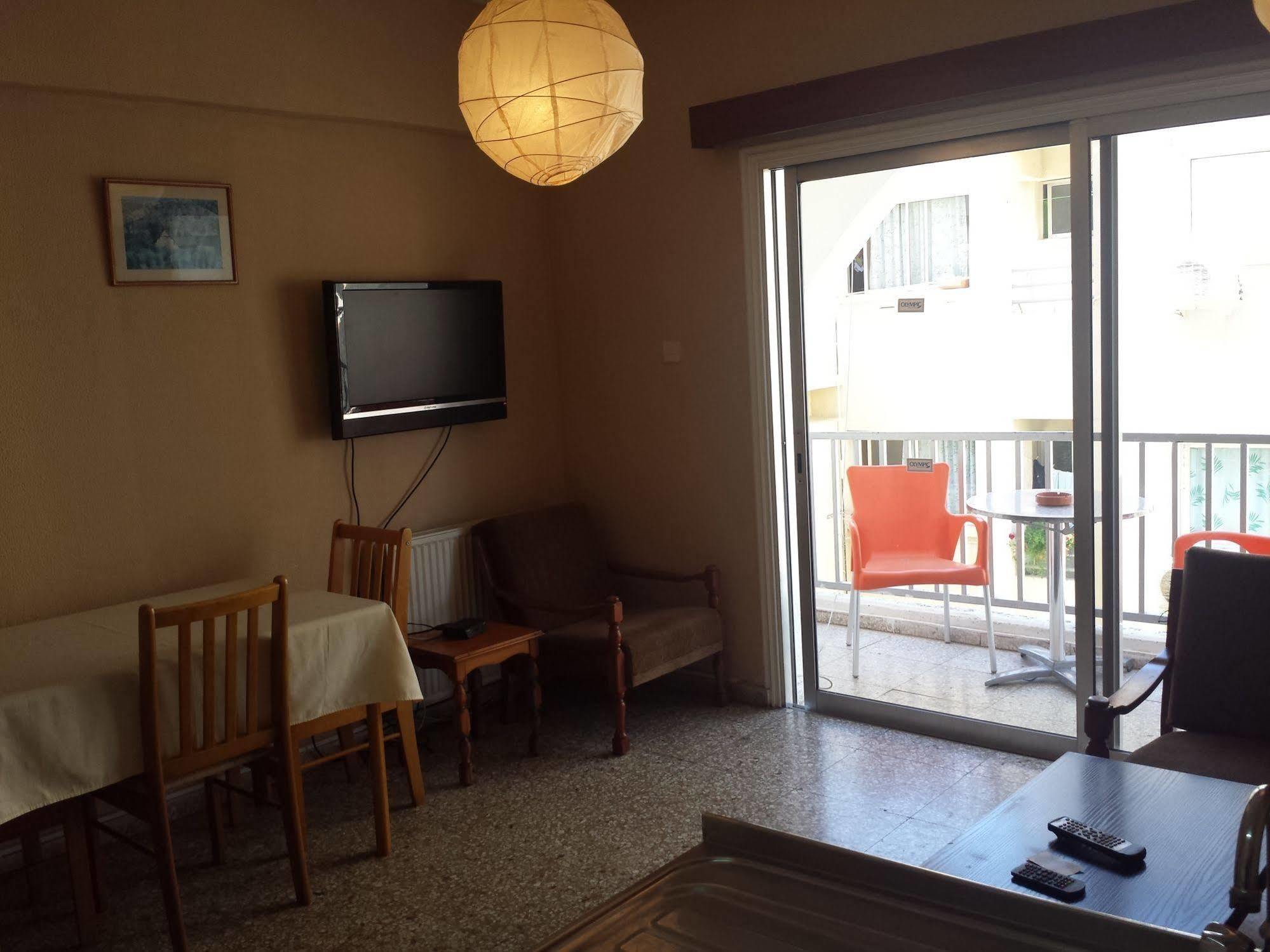 Polyxeni Hotel Apartments Limassol Exterior photo