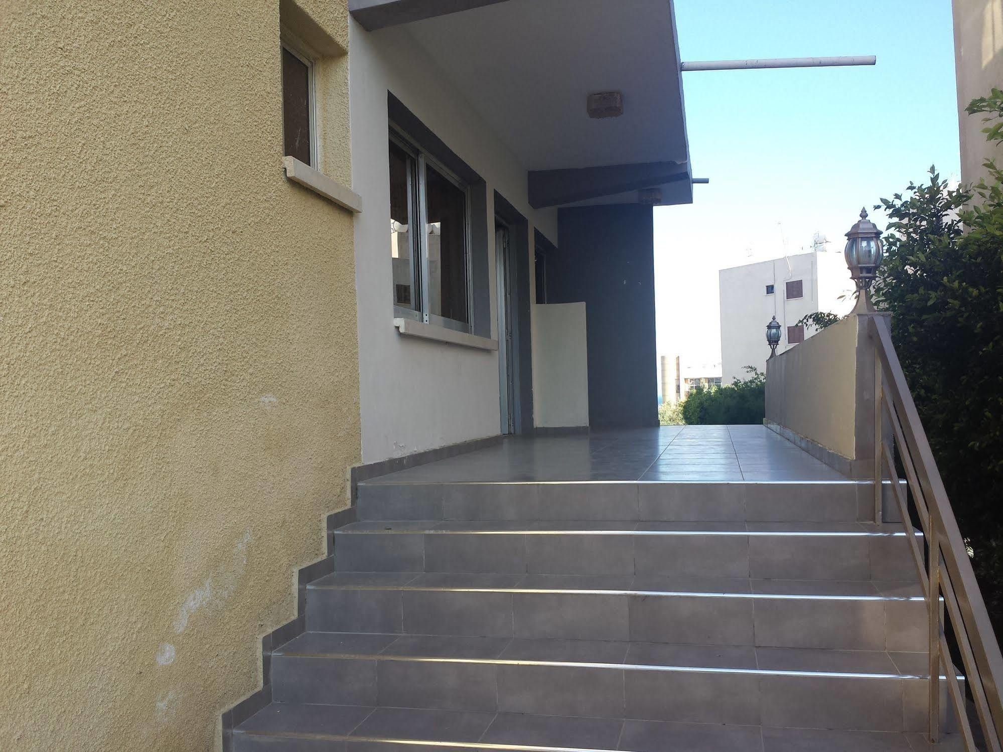 Polyxeni Hotel Apartments Limassol Exterior photo